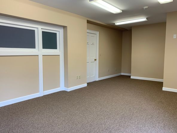 Amesbury Building : 100 Main St, Amesbury, MA 01913